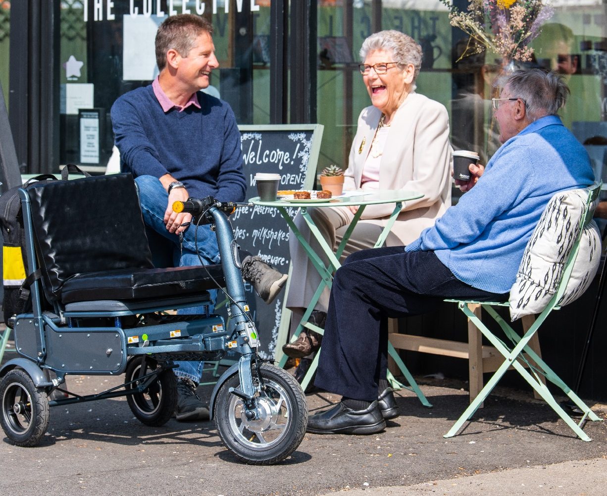 Afiscooter eFoldi scooter lifestyle image